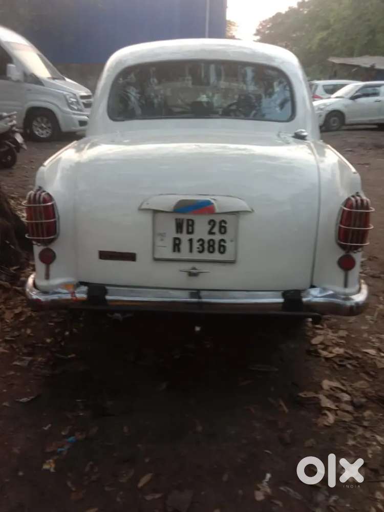 Ambassador Ambassador 2011 Petrol 10000 Km Driven