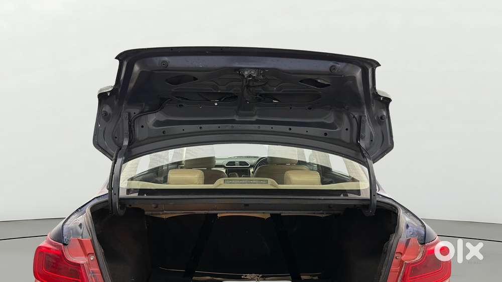 Maruti Suzuki Swift Dzire Zxi + Amt, 2021, Petrol