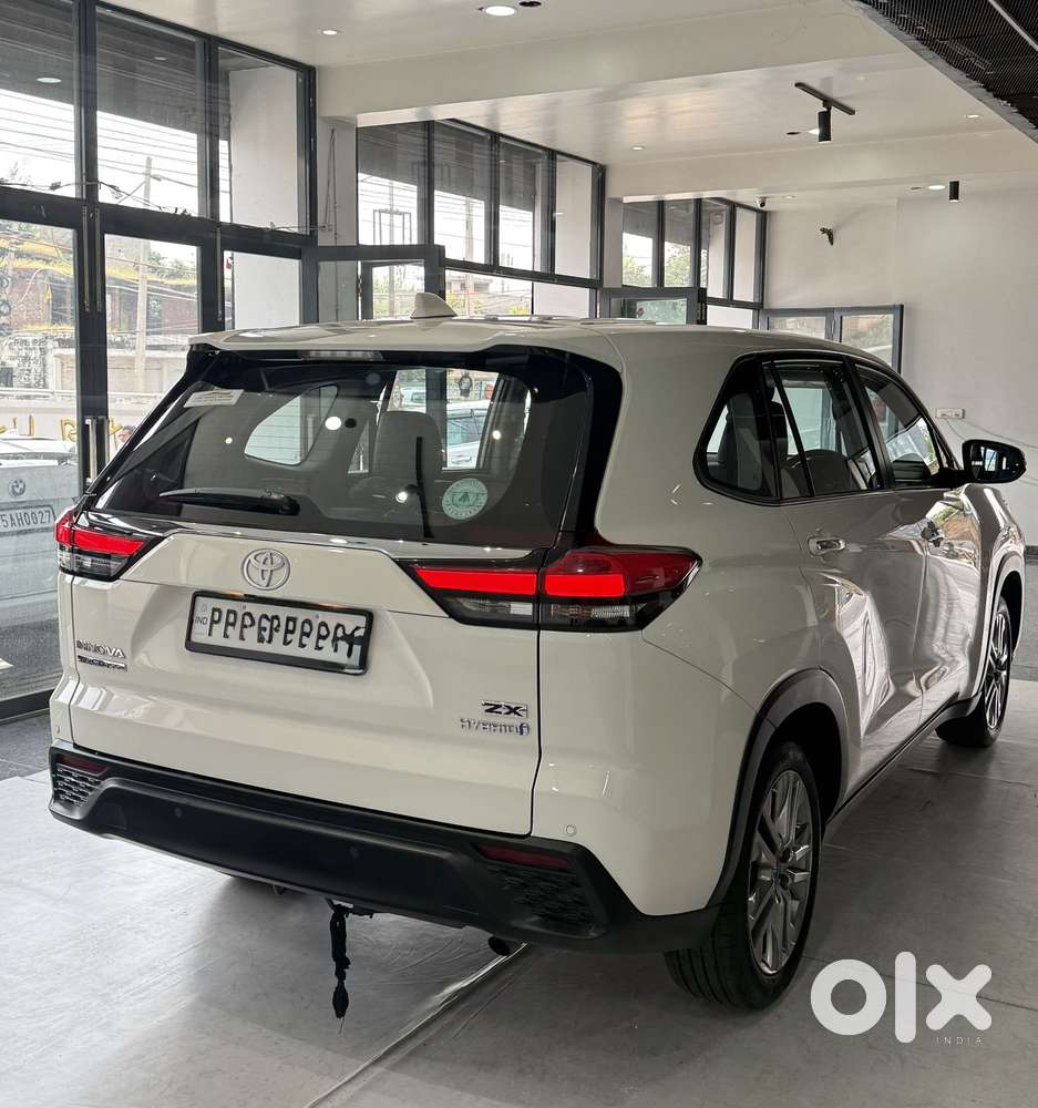 Toyota Innova Hycross 2.0 Zx Hybrid 7 Str, 2023, Cng & Hybrids
