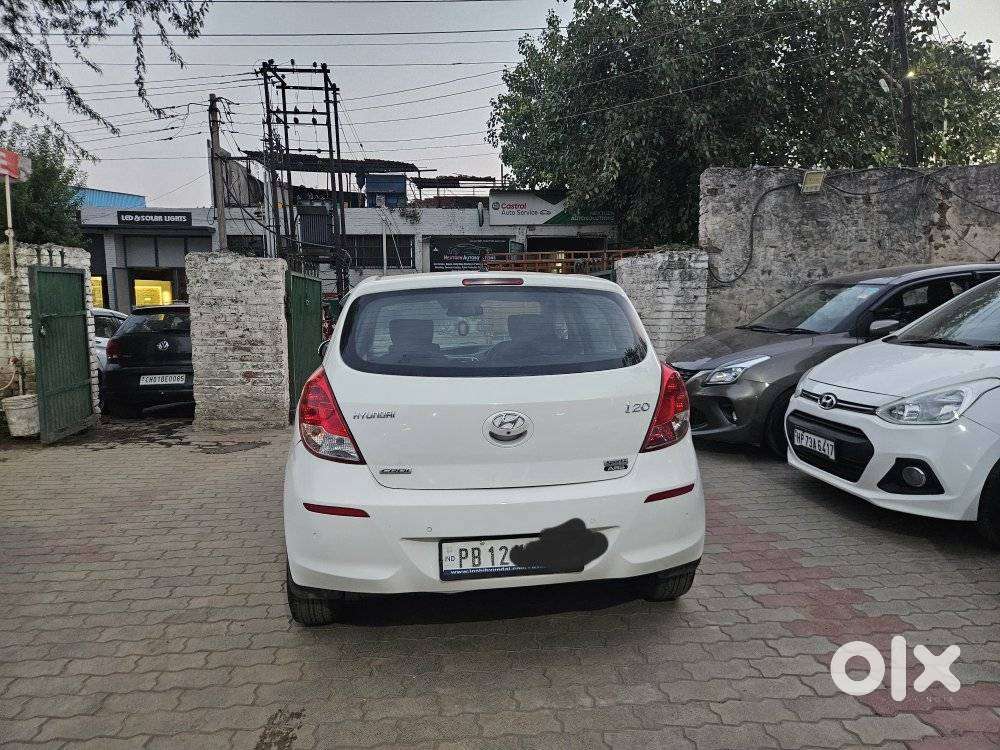 Hyundai I20 Sportz 1.4 Crdi 6 Speed Bs-iv, 2014, Diesel