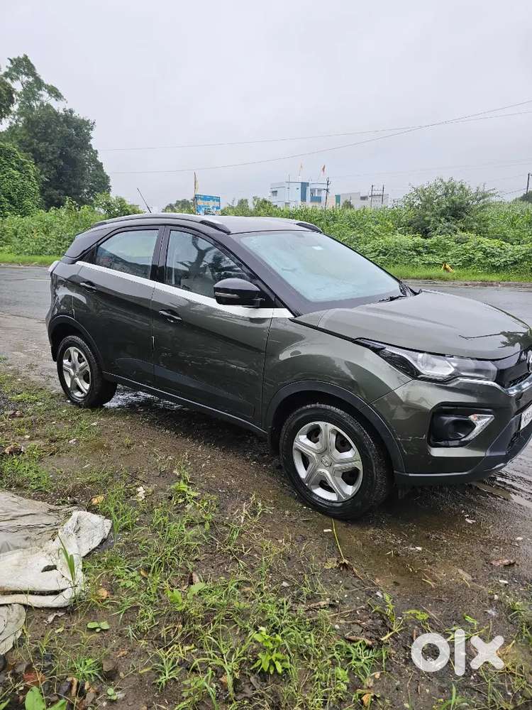 Tata Nexon [2017-2020] Petrol Automatic