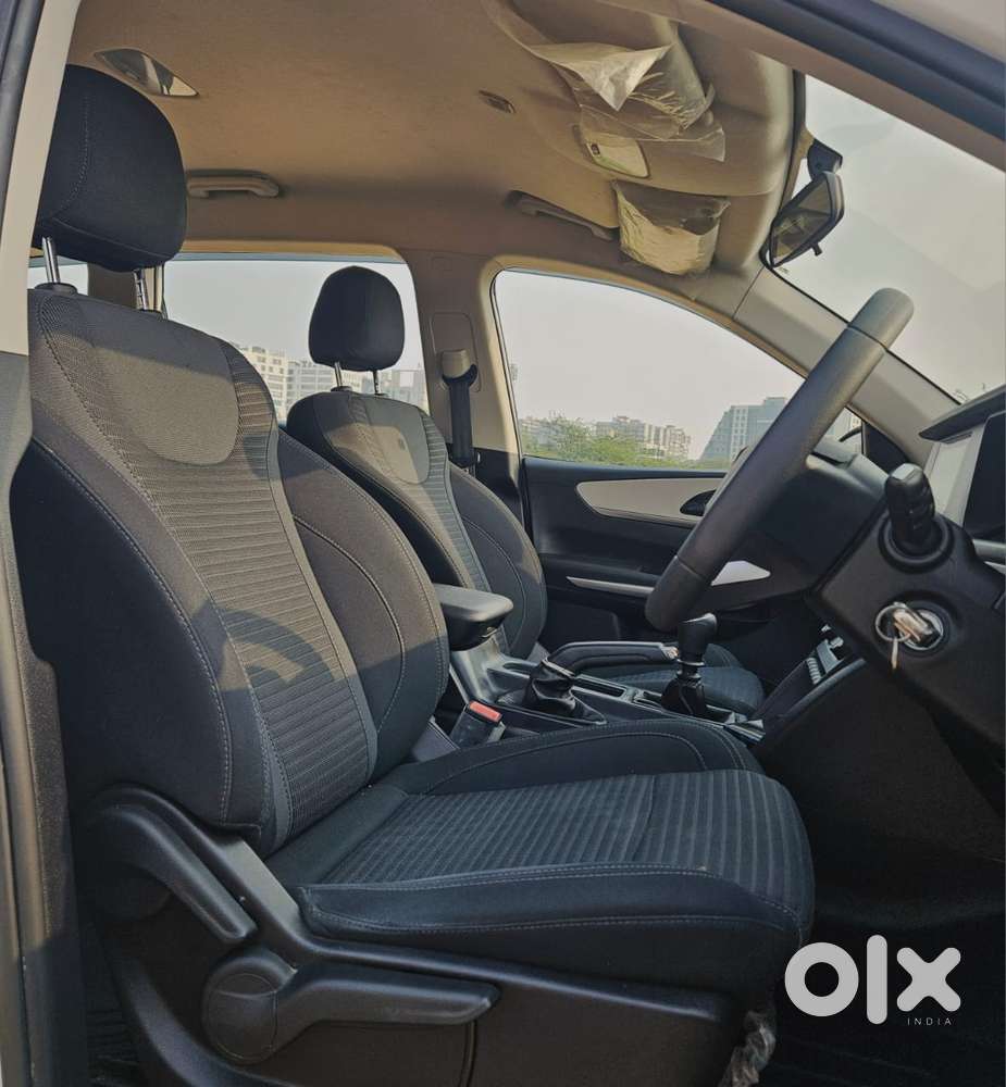 Mahindra Xuv700 Mx Diesel Mt 5 Str (e), 2023, Diesel