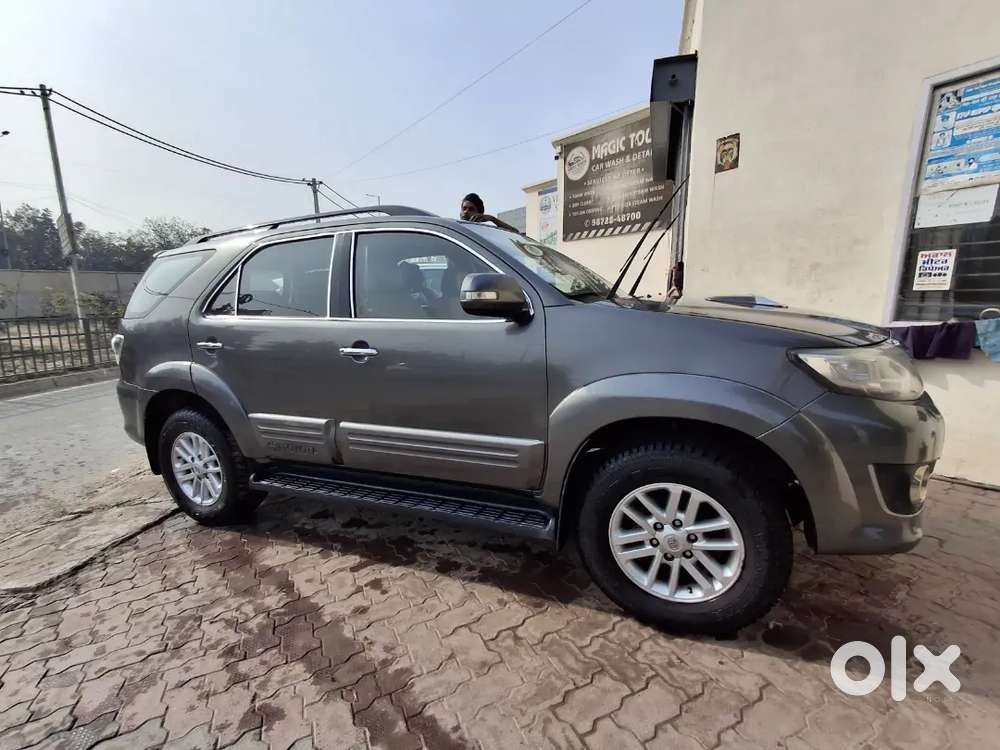 Toyota Serviced Maintain Brand Showroom Condition Fortuner New Tyres..