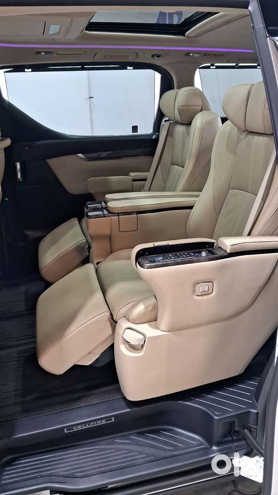 Toyota Vellfire 2.5 Executive Lounge, 2023, Petrol
