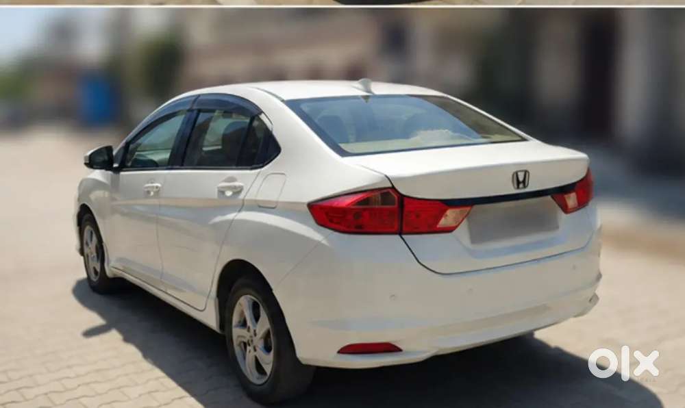 Honda City V Mt Sunroof 2015