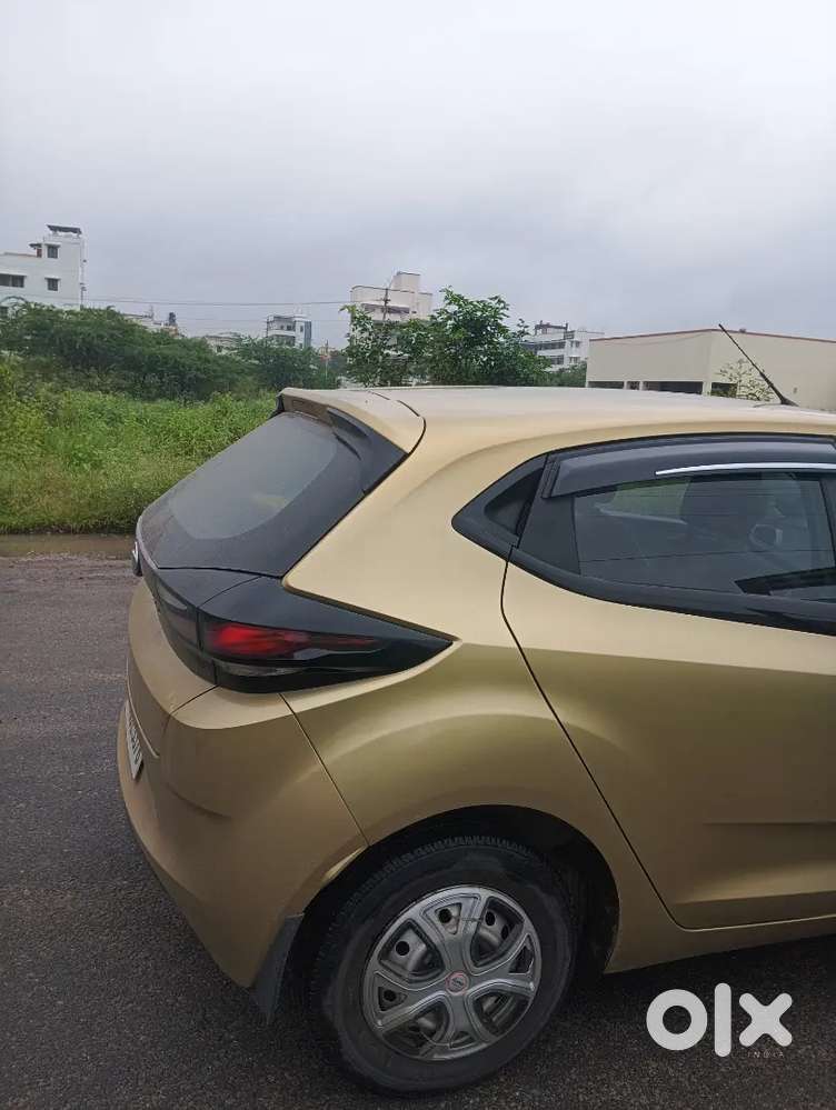 Tata Altroz Xe Petrol