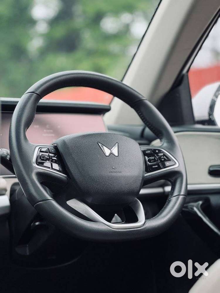 Mahindra Xuv700 2.2 Ax 7 Diesel At Str, 2023, Diesel