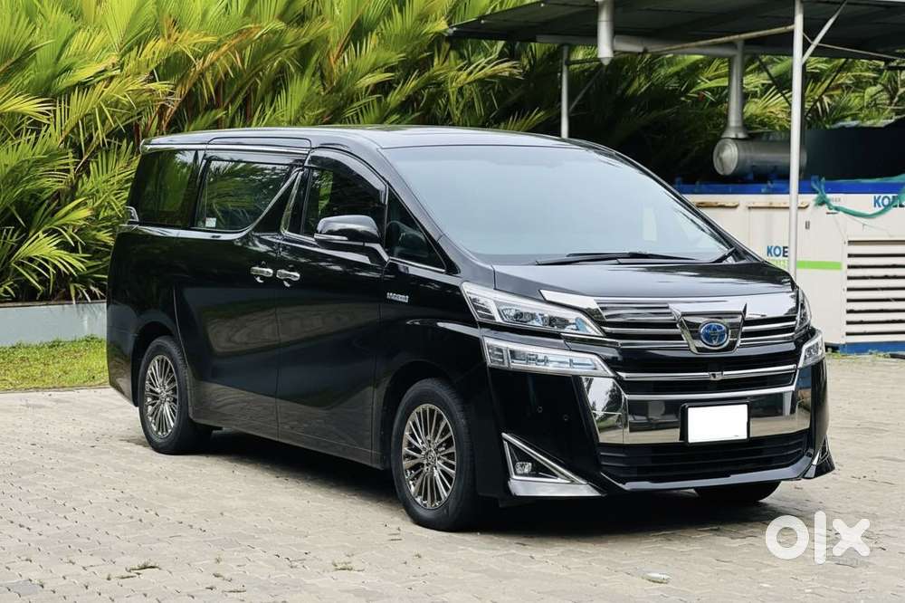 Toyota Vellfire 2.5 Executive Lounge, 2023, Cng & Hybrids