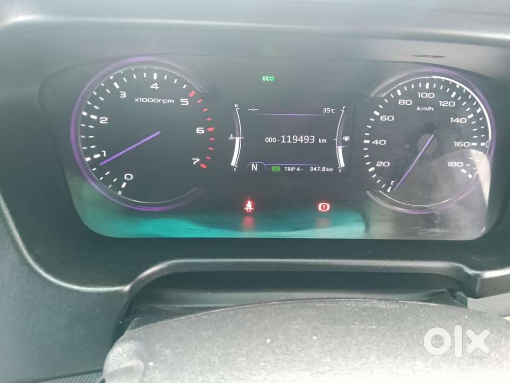Mahindra Marazzo M6, 2019, Diesel