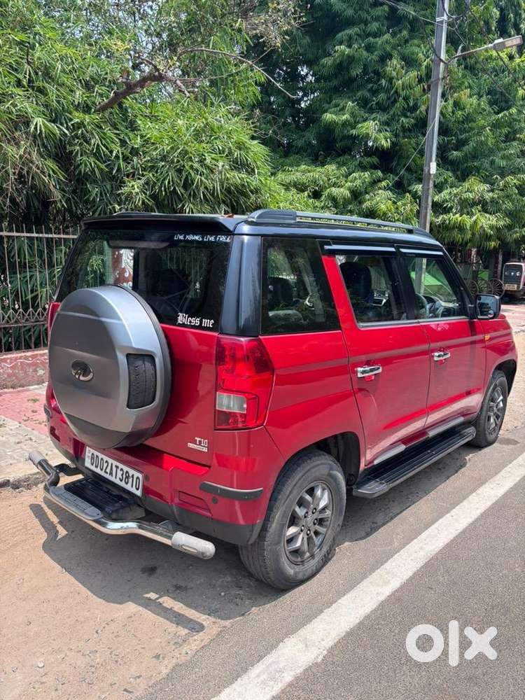 Top Model Automatic Dual Tone Mahindra Tuv300