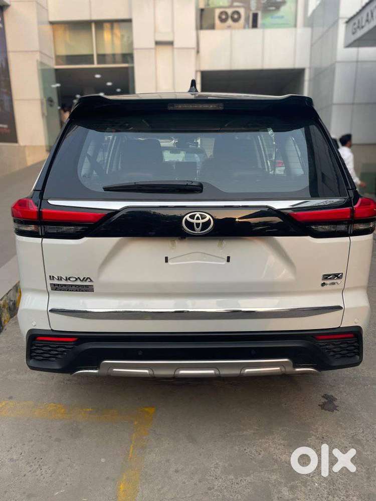 Toyota Innova Hycross 2.0 Zx (o) Hybrid 7 Str, 2026, Petrol