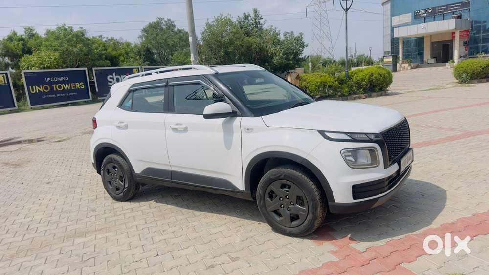 Hyundai Venue 1.2 S Plus, 2023, Petrol