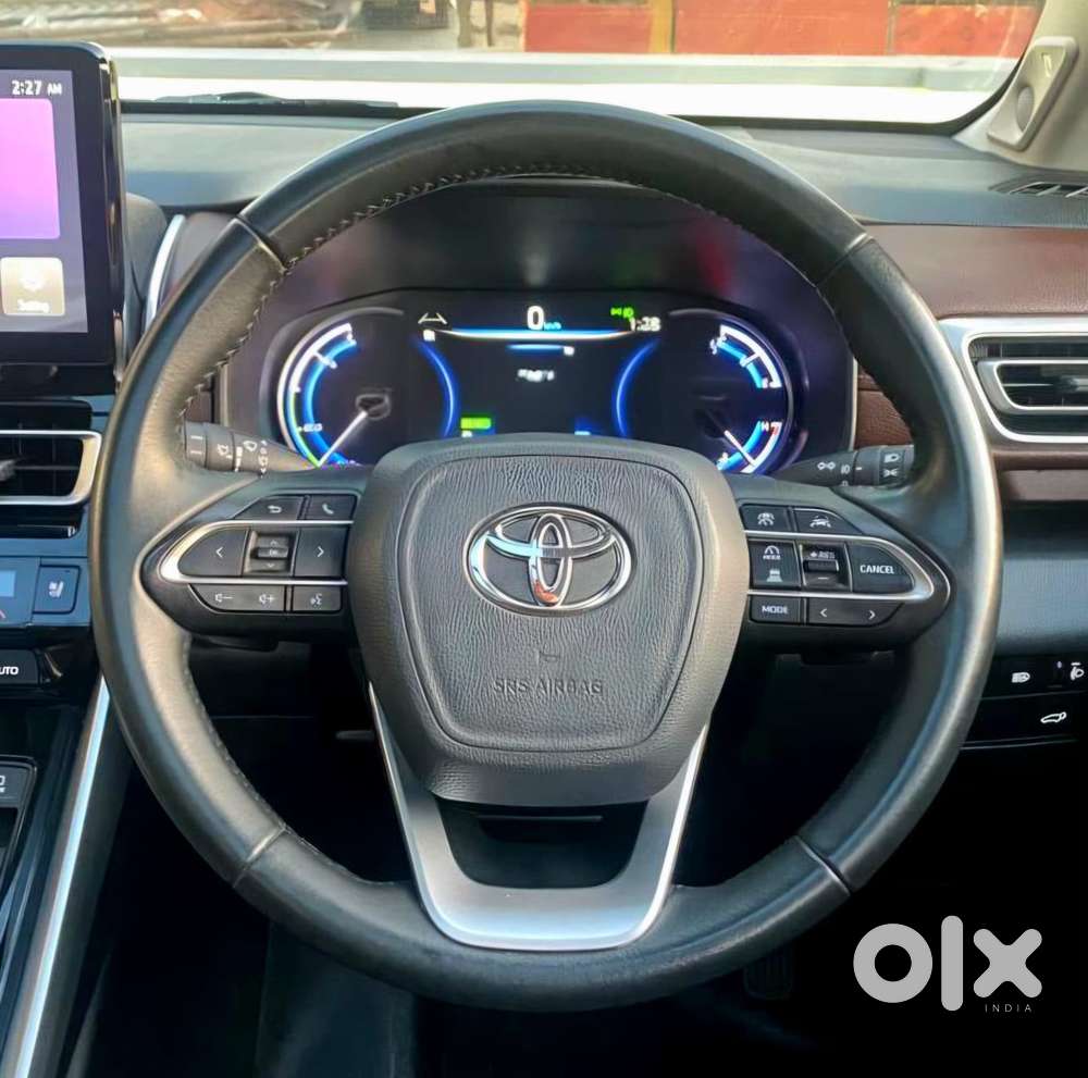 Toyota Innova Hycross 2.0 Zx (o) Hybrid 7 Str, 2025, Petrol