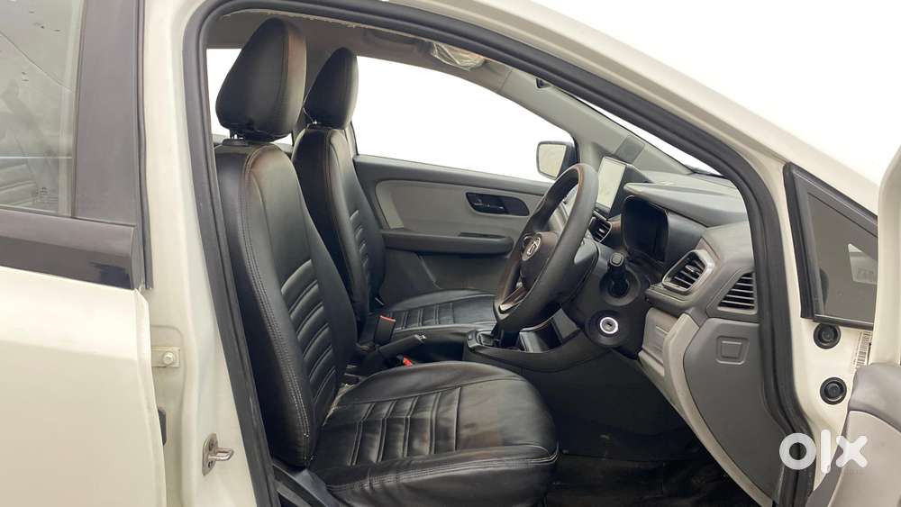 Tata Altroz 1.2 Xe, 2020, Petrol