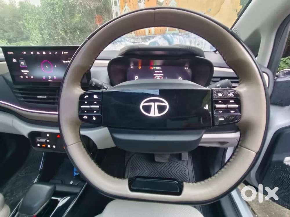 Tata Altroz, 2025, Petrol