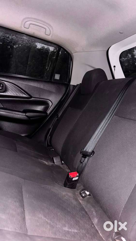 Maruti Swift Vxi Optional 2024
