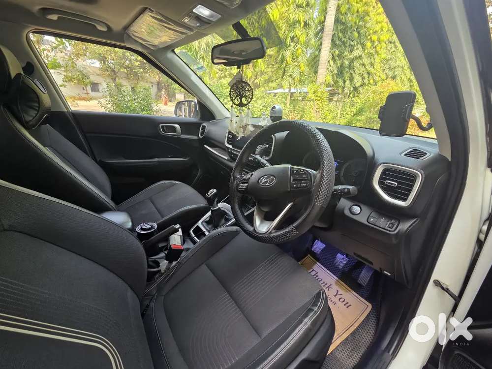 Hyundai Venue 2019 Petrol Well Maintained With Sunroof