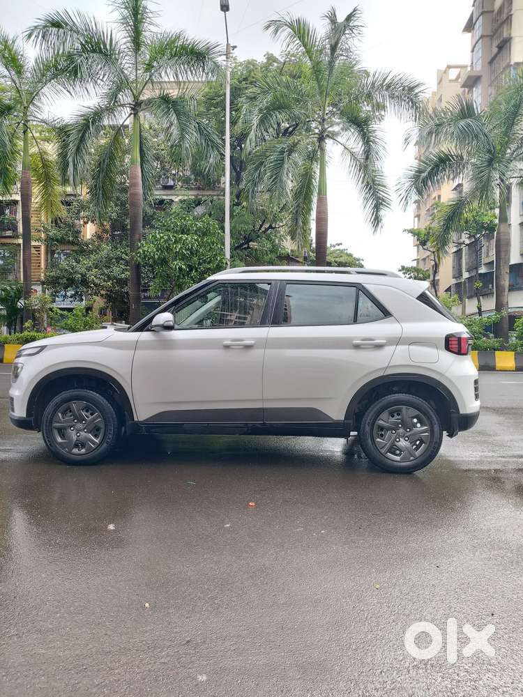 Hyundai Venue 1.2 S (o), 2024, Petrol