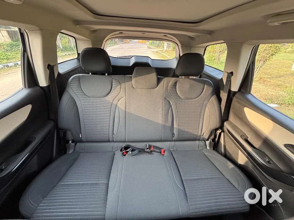 Mahindra Xuv700 2.0 Ax 5 Petrol At Str, 2023, Petrol