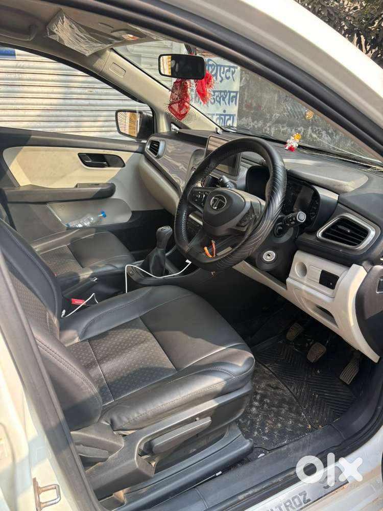 Tata Altroz Petrol 2024