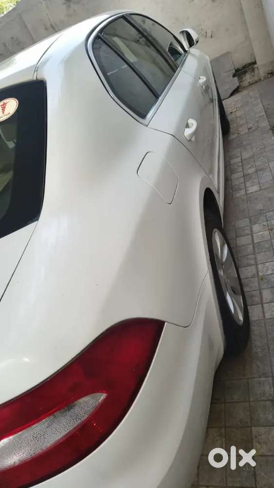 Skoda Superb 2011 Petrol 70000 Km Driven