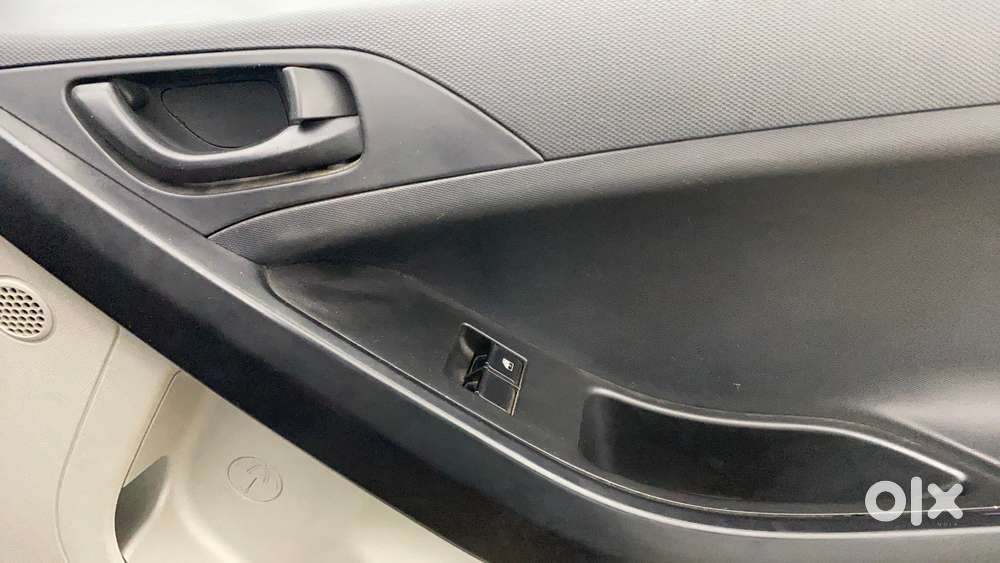 Tata Nexon 1.2 Revotron Xe, 2018, Petrol