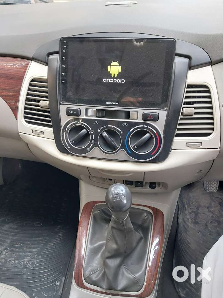 Toyota Innova 2.5 G (diesel) 8 Seater Bs Iv, 2010, Diesel