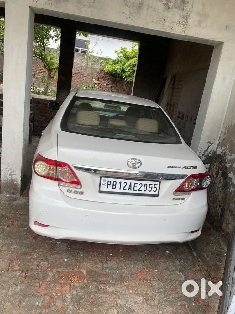 Teacher Driventoyota Corolla Altis 2013