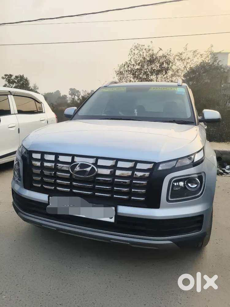 Hyundai Venue 2022 Petrol 27000 Km Driven