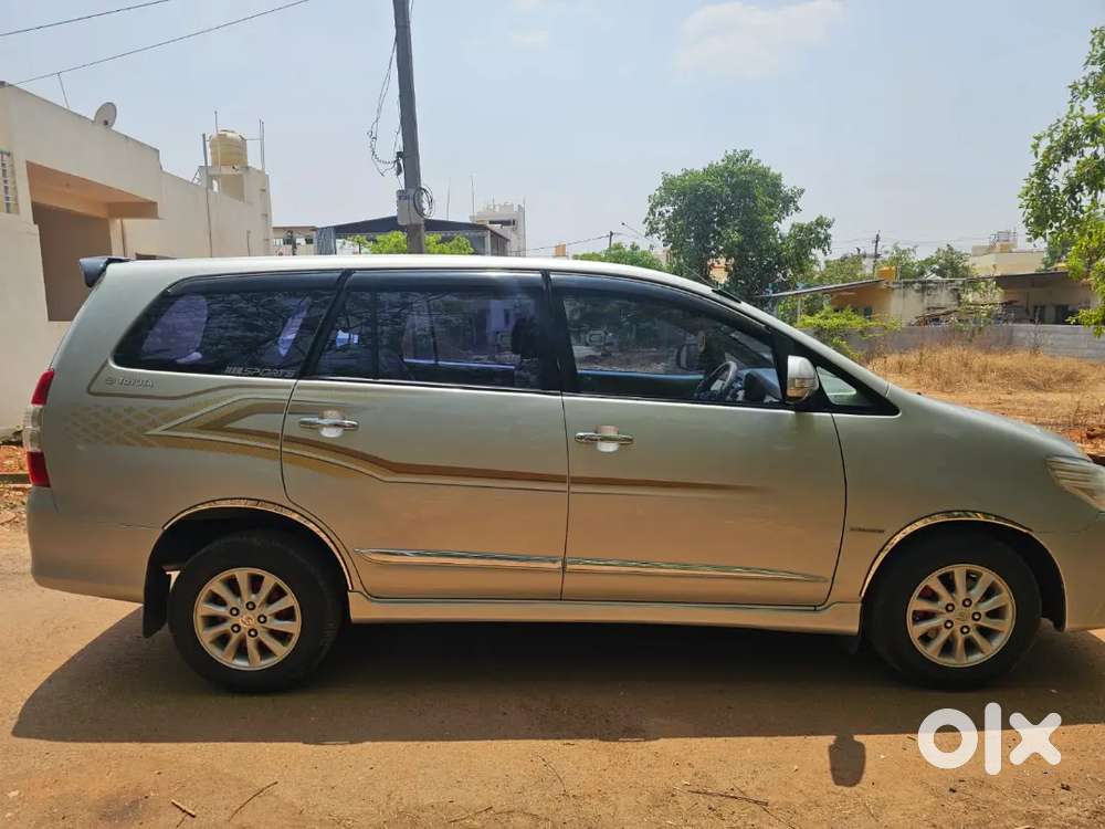 Toyota Innova 2.4 V E4 2014 Diesel Well Maintained 2nd Owner