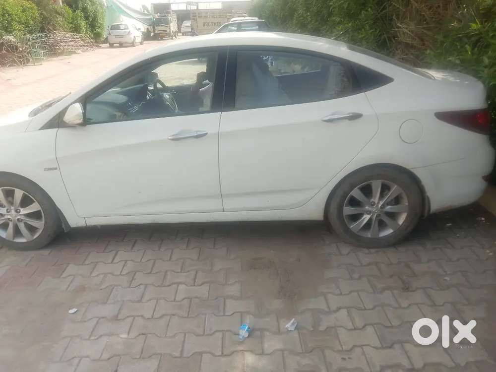 Hyundai Verna Sx Crdi 2012 मैन्युअल