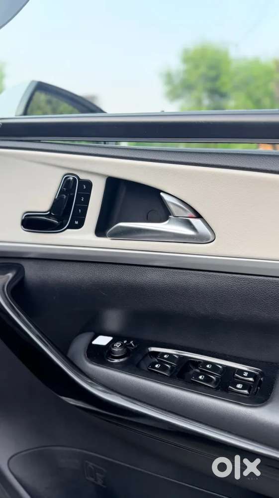 Mahindra Xuv700 2.0 Ax 7 Petrol At Luxury Pack Str, 2024, Petrol