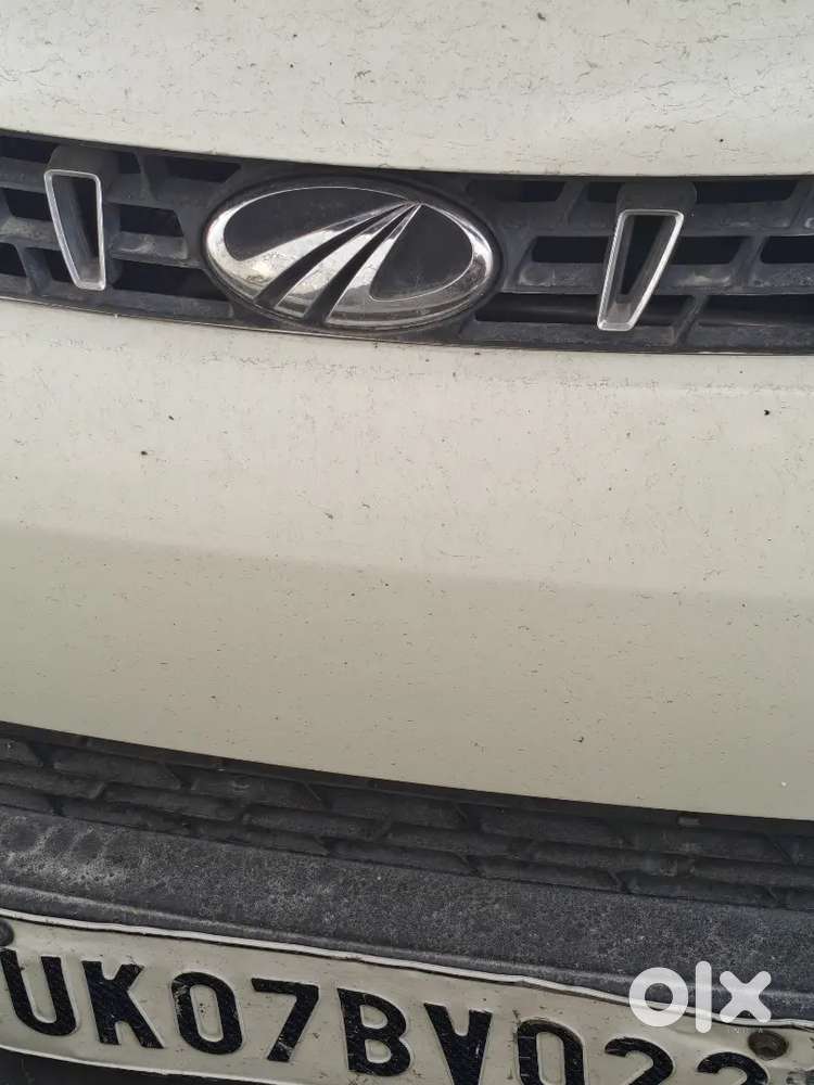 Mahidra Kuv 100 Car