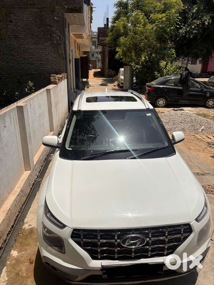 Hyundai Venue 2020 Diesel 40000 Km Driven