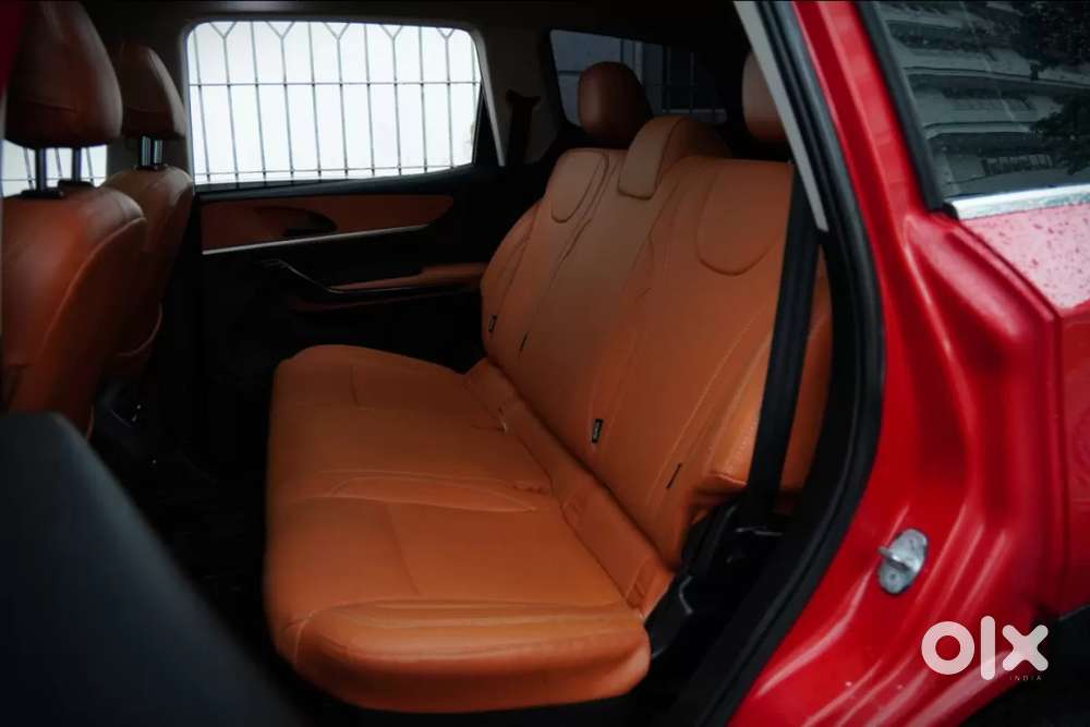 Mahindra Xuv700 2.0 Ax 5 Petrol At Str, 2022, Petrol