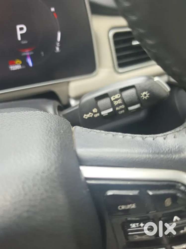 Mahindra Xuv700 2021 Petrol Automatic