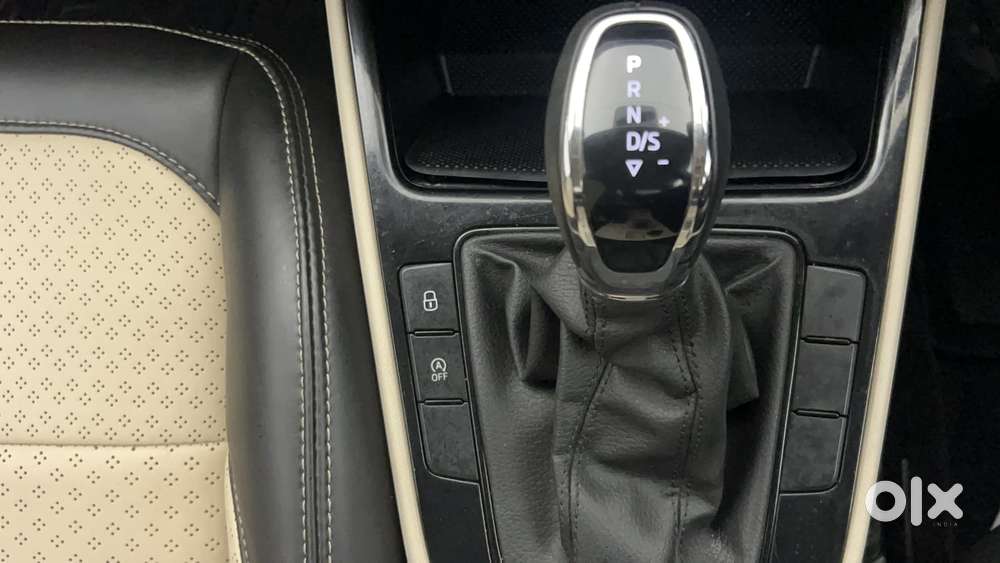 Skoda Slavia Ambition 1.0l Tsi At, 2023, Petrol