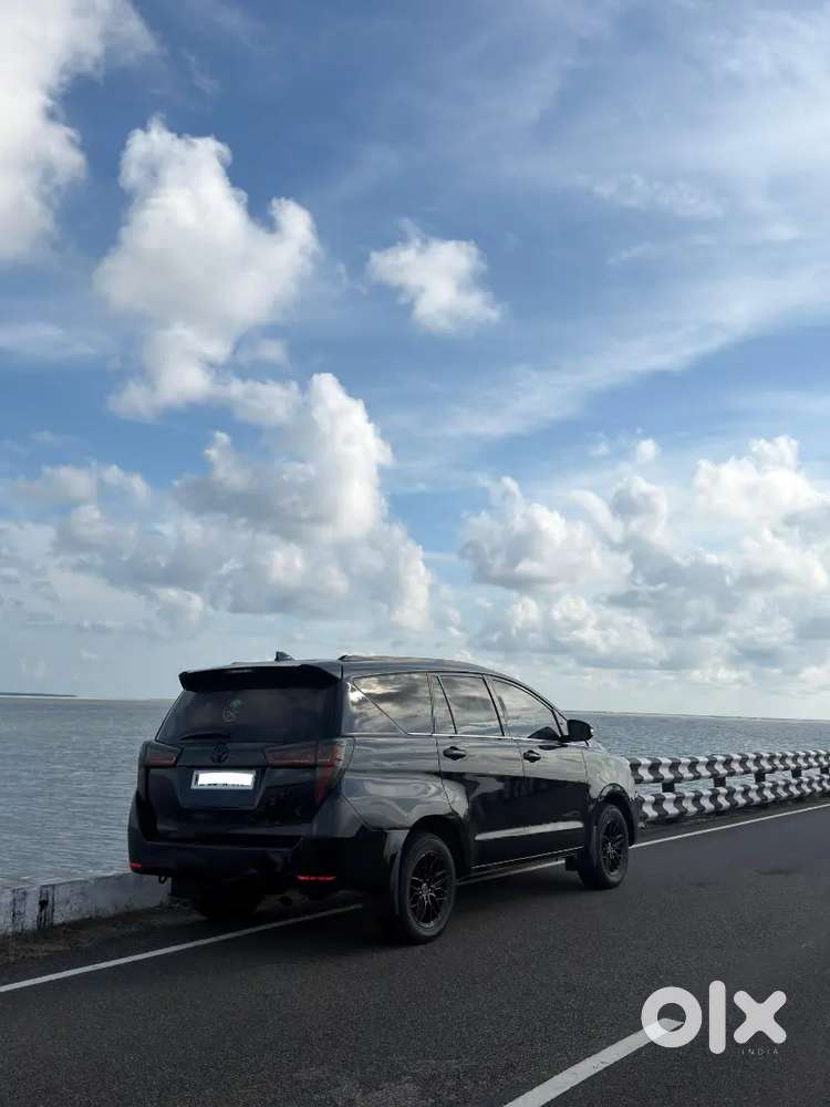Toyota Innova Crysta V 2.4 Manual 2018 Model