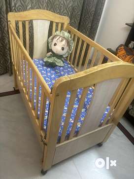 Baby wooden cradle outlet olx