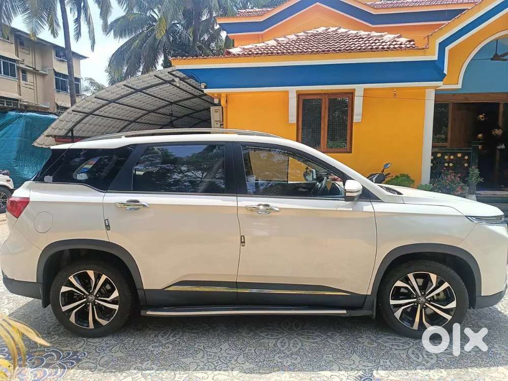 Mg Hector Plus 2023 Year Sharp