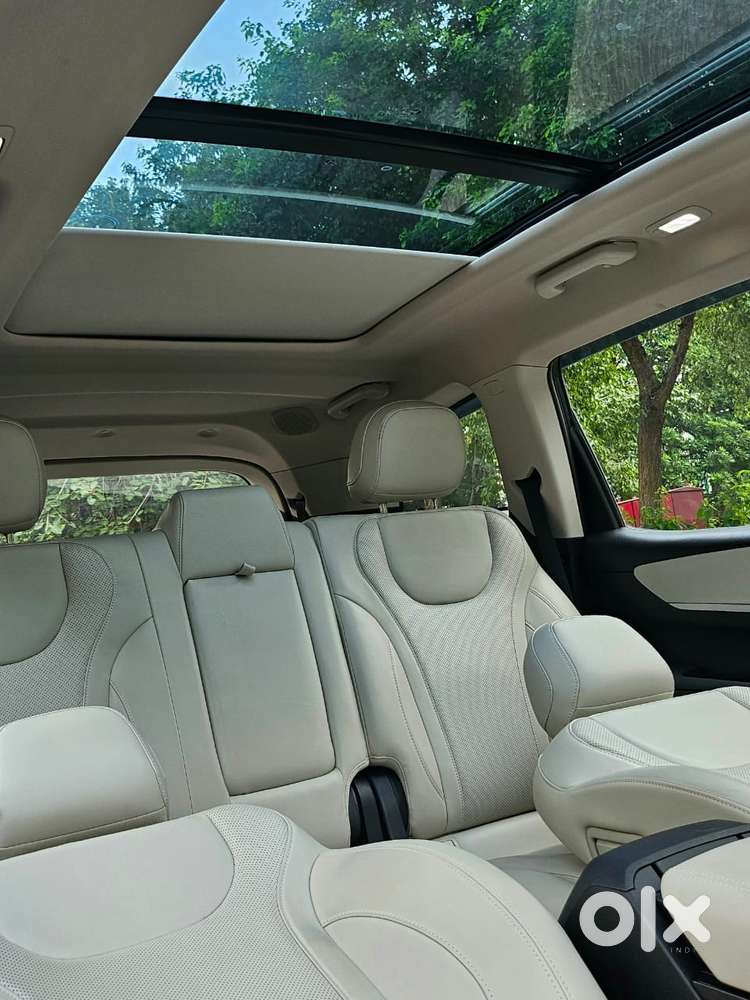 Mahindra Xuv700 2.0 Ax 7 Petrol At Luxury Pack Str, 2024, Petrol