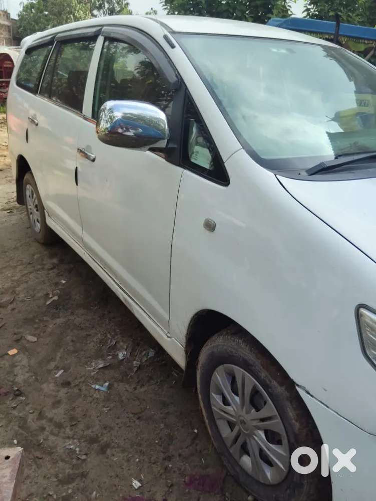 Toyota Innova 2.0 E 2012