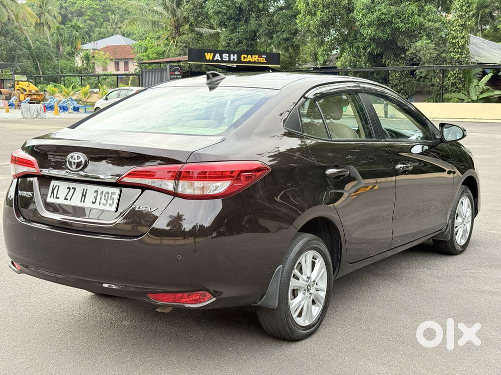 Toyota Yaris V Cvt, 2018, Petrol