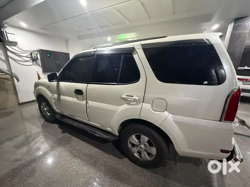 Tata Safari Storme 2015
