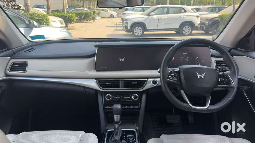 Mahindra Xuv700 2.0 Ax 7 Petrol At Luxury Pack Str, 2025, Petrol