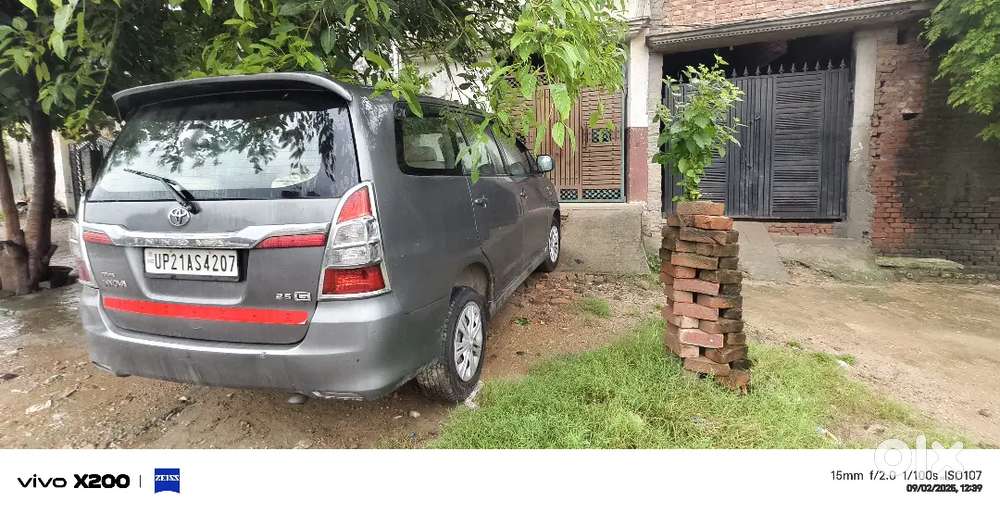 Toyota Innova 2013 Diesel 300000 Km Driven