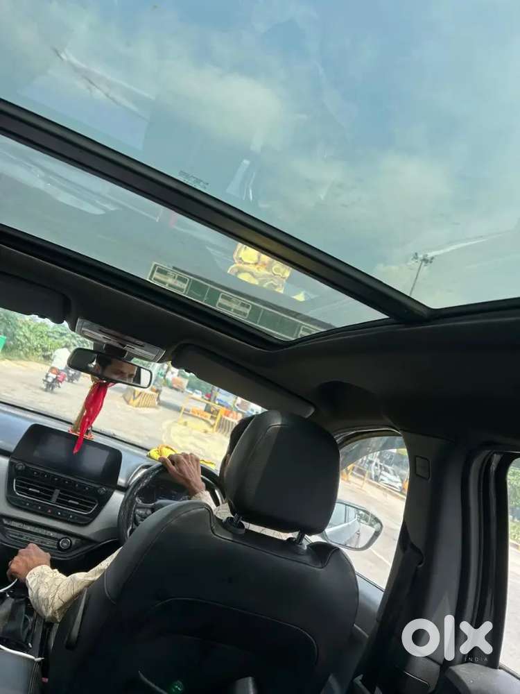 Tata Harrier Diesel  With Sunroof 2.0 2022 Jet Black Color 2nd Owner