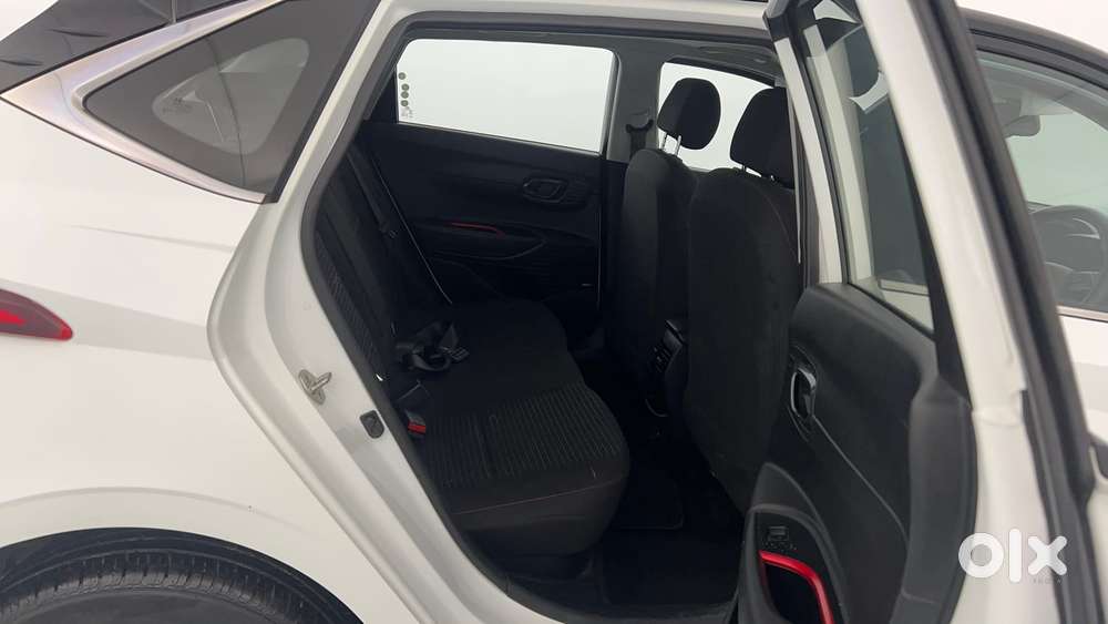 Hyundai I20 Asta (o) 1.2 Ivt Dual Tone, 2022, Petrol