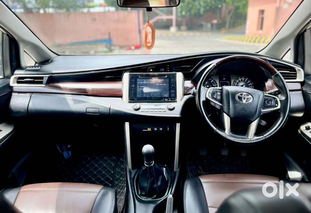Toyota Innova Crysta Zx 7 Str Diesel (2018)