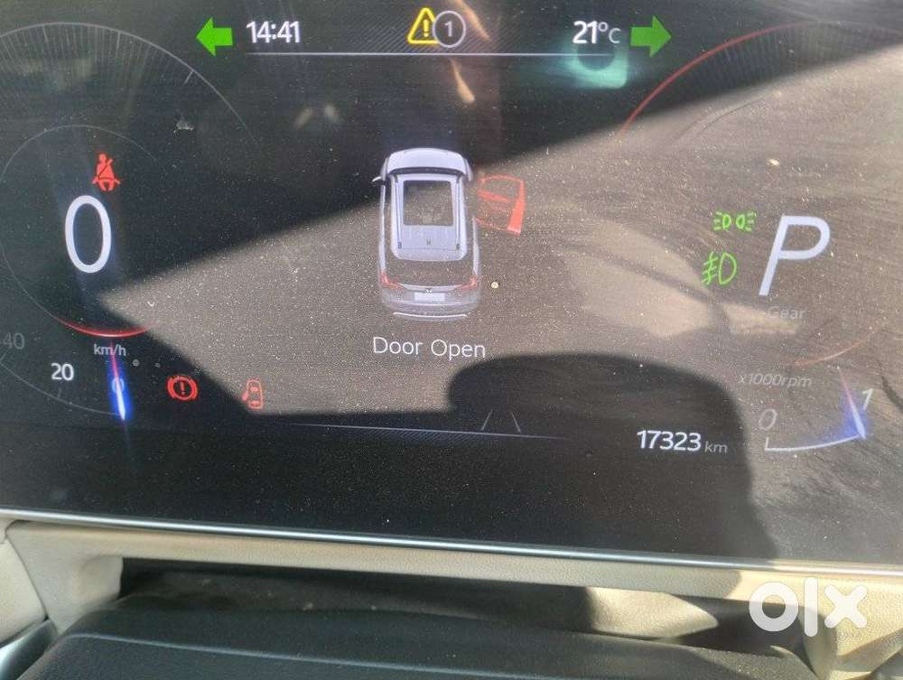 Mahindra Xuv700 2.0 Ax 7 Petrol At Str, 2025, Petrol